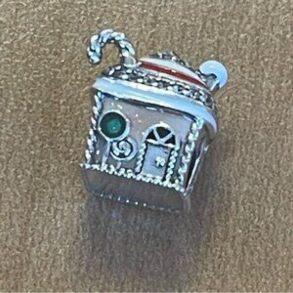 Authentic Pandora Festive Gingerbread House Charm - Picture 4 of 5